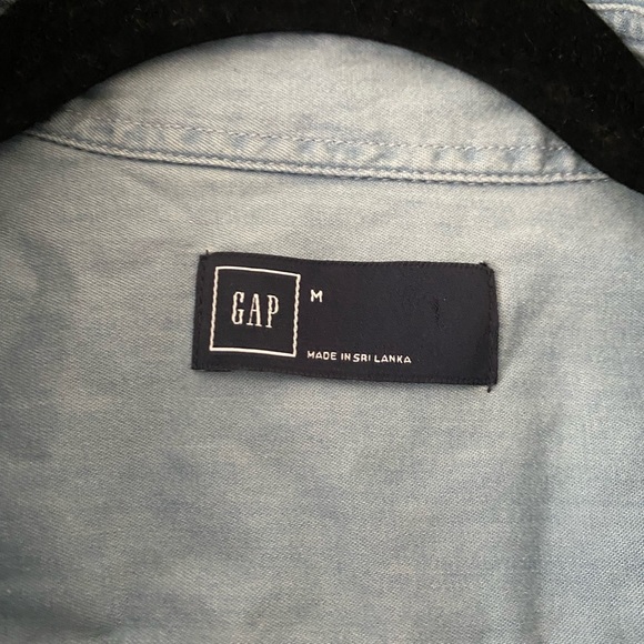 GAP Chambray Button Down - Picture 2 of 2